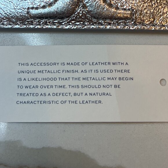 NWOT Tory Burch Scalloped-T Silver Metallic Leather Card Holder - Picture 9 of 9